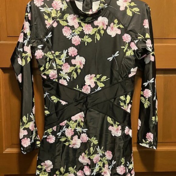 NWOT Black Floral Boyleg ZipBack Long Sleeve UPF50+Rash Guard suit- plus Sz 2XL - Picture 1 of 12
